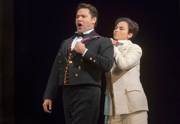 Ildar Abdrazakov (Figaro), Isabel Leonard (Cherubino) Photo: Ken Howard/Met Opera