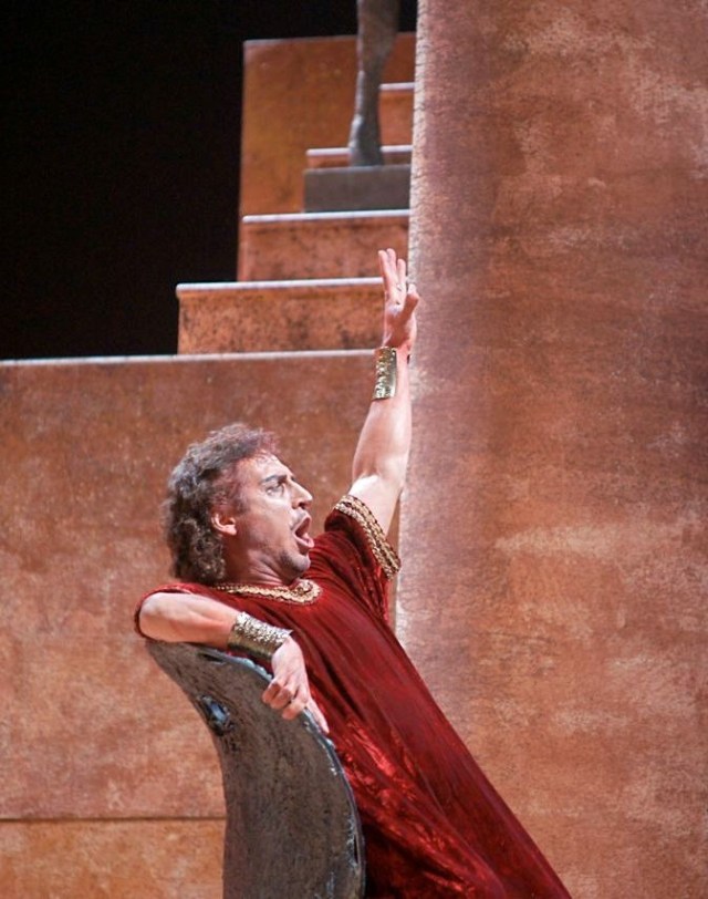 Alberto Gazale as Nabuco