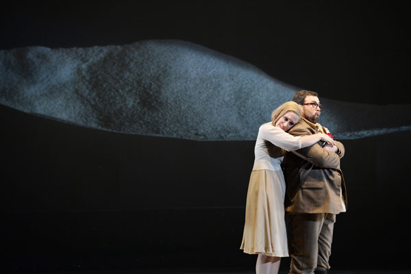 Brenda Rae (Amina), Stefan Pop (Elvino) © Barbara Aumüller