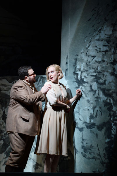 Stefan Pop (Elvino), Brenda Rae (Amina) © Barbara Aumüller