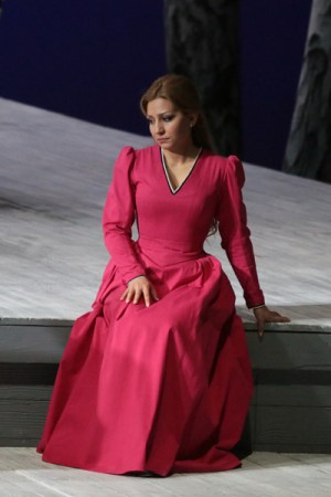 Nina Minasyan as Lisa